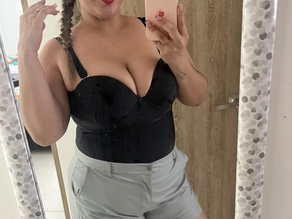 Amira__Fatima Offline XXX-Chat