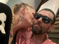 Thickerthenasnickerandkk's Offline XXX Chat