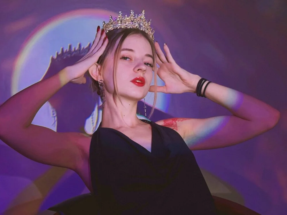 دردشة TinaDavil الجنسية دون اتصال