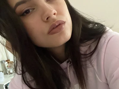 MooningKatee - Girl 