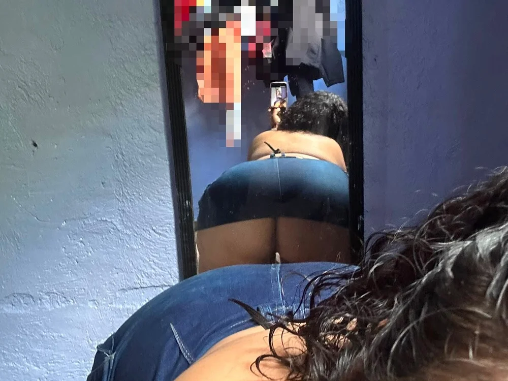 Lesly_martinez's Offline XXX Chat