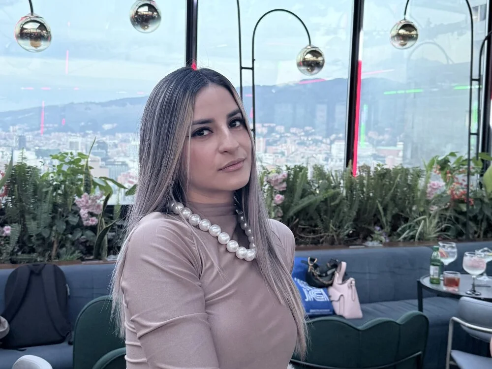 NIQUEILLA8's Offline XXX Chat