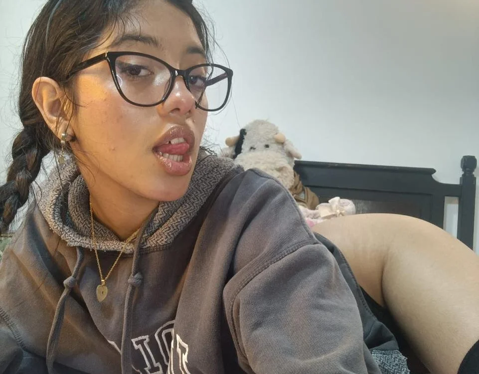 Isis_Valen's Offline XXX Chat