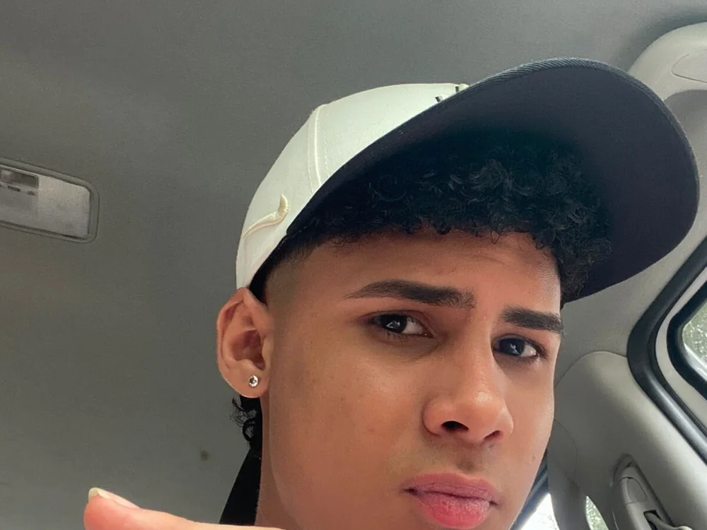 Honeyboy2_ offline chatrum