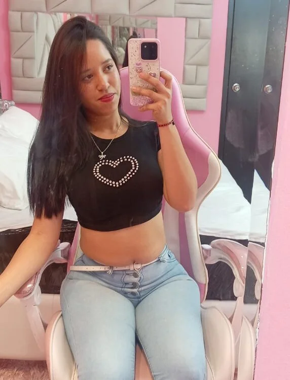 stephanie_monroe0's Offline XXX Chat