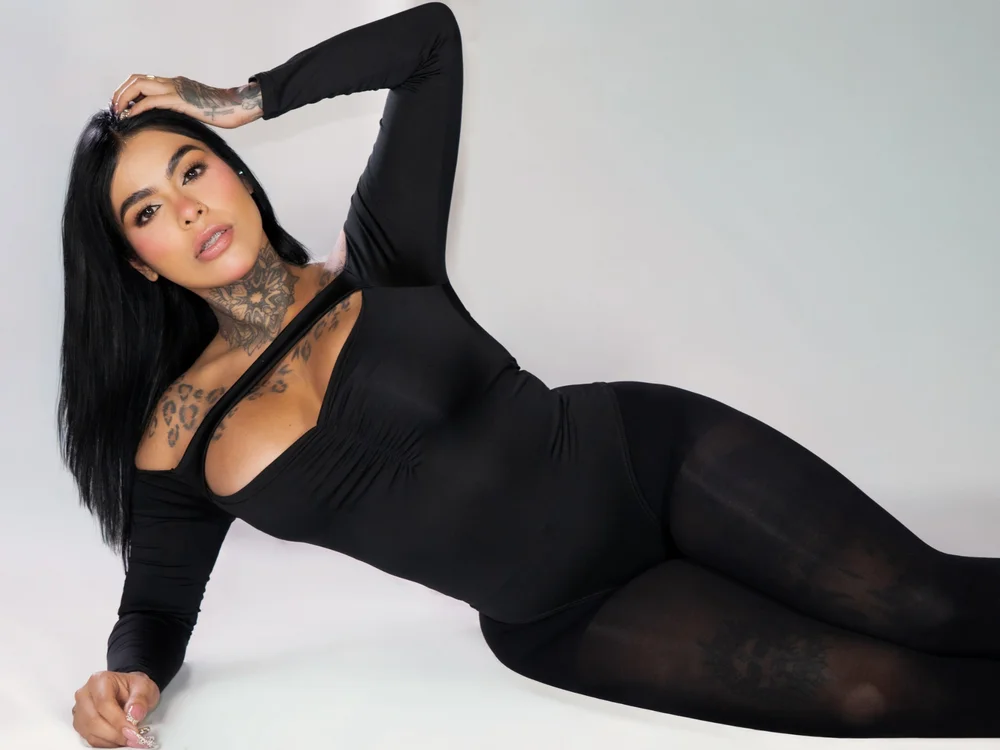 curvyliciousss' Offline XXX Chat