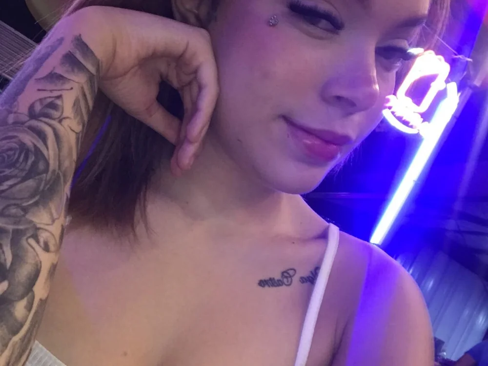 Avril-marquez's Offline Chat Room