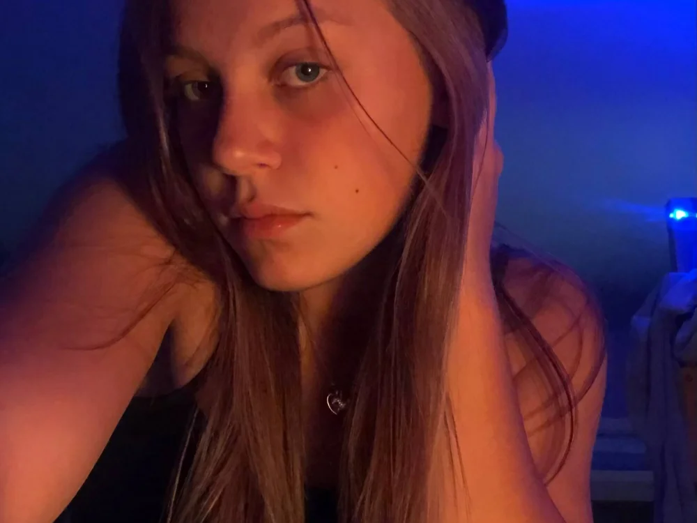 DevonaAnstead's Offline Chat Room