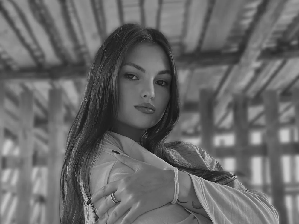 NicoletteSix cam model