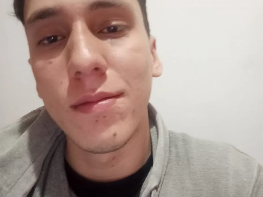 Bruce_37n Offline XXX chat