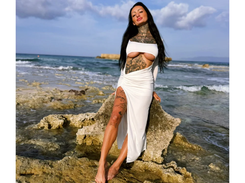 دردشة MiaRoux66 الجنسية دون اتصال