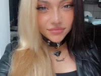 sarahChris69's Offline XXX Chat