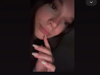 ElenaMariee 離線 XXX 聊天