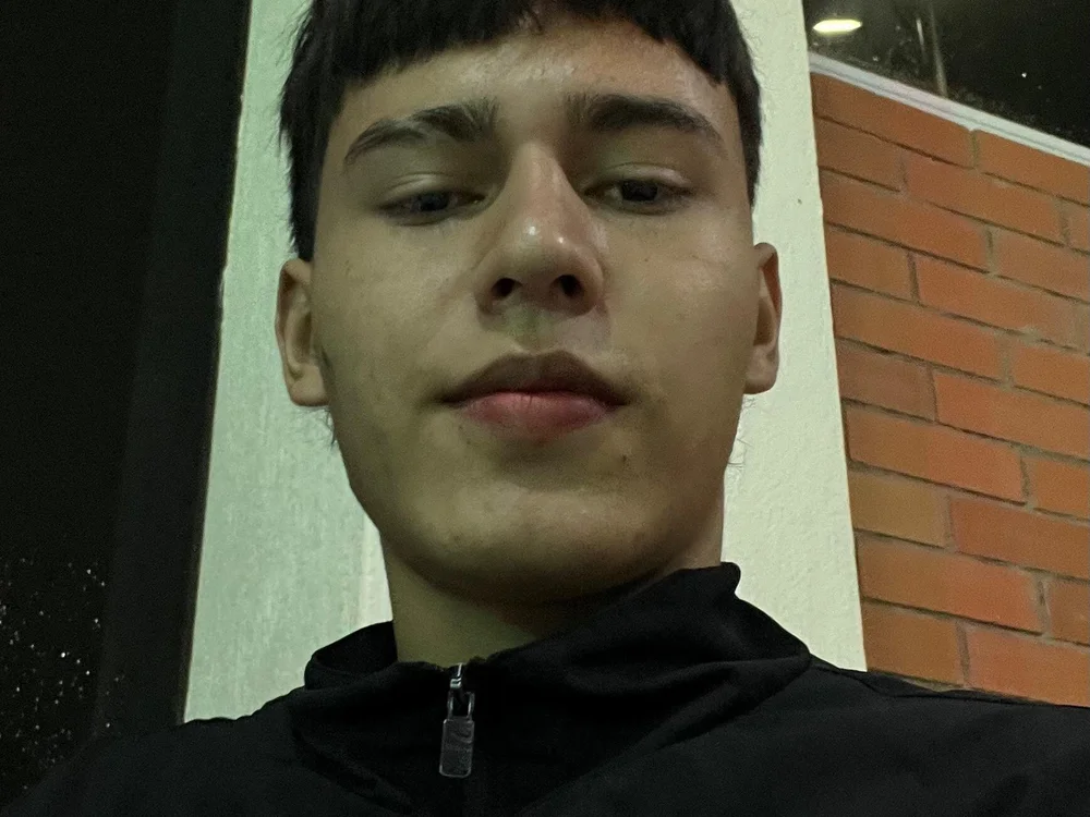 Adrian21__'s Offline Chat Room