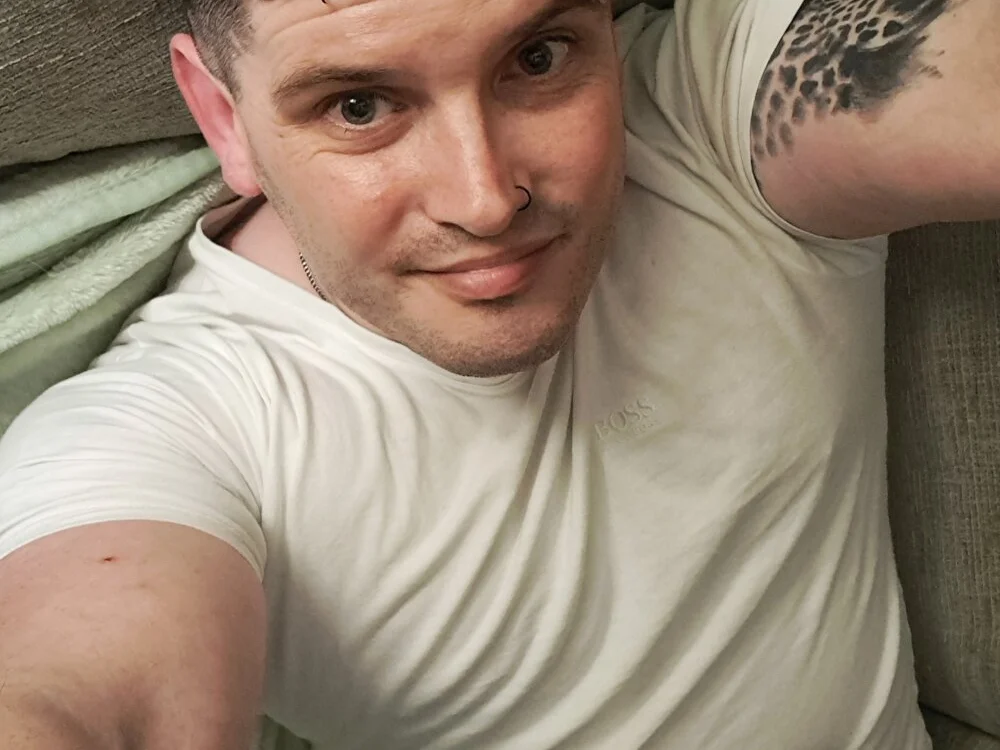 Hixxy_1025 Offline XXX-Chat