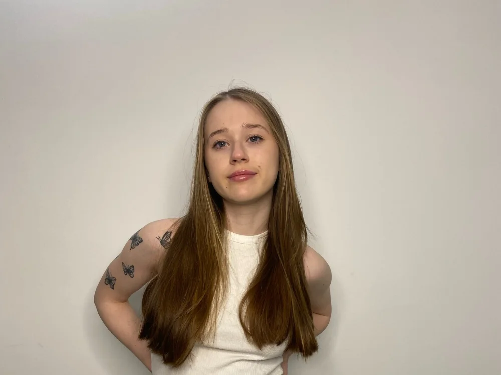 RowenaEves' Offline Chat Room