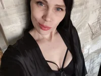 Demonessa972308's Offline Chat Room