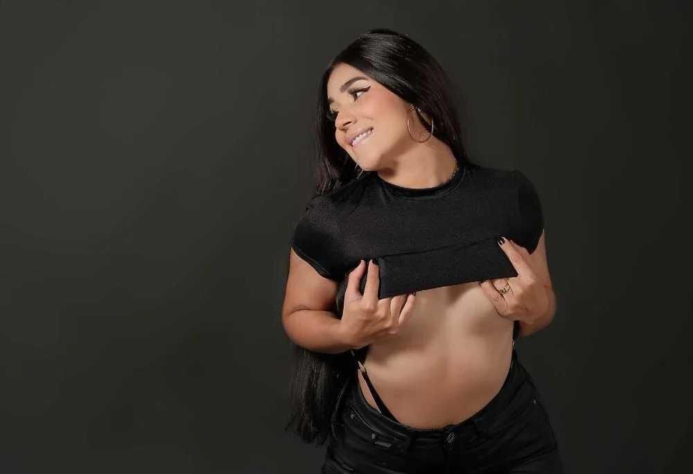 Amora_96 Obrolan XXX Offline