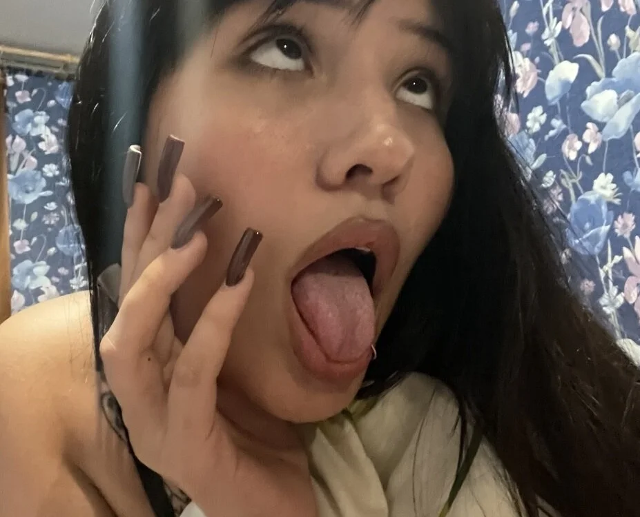 tinny_holly offline chatrum