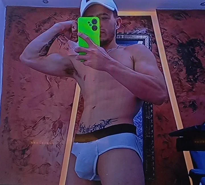 Zeus_damian21 Chat XXX live