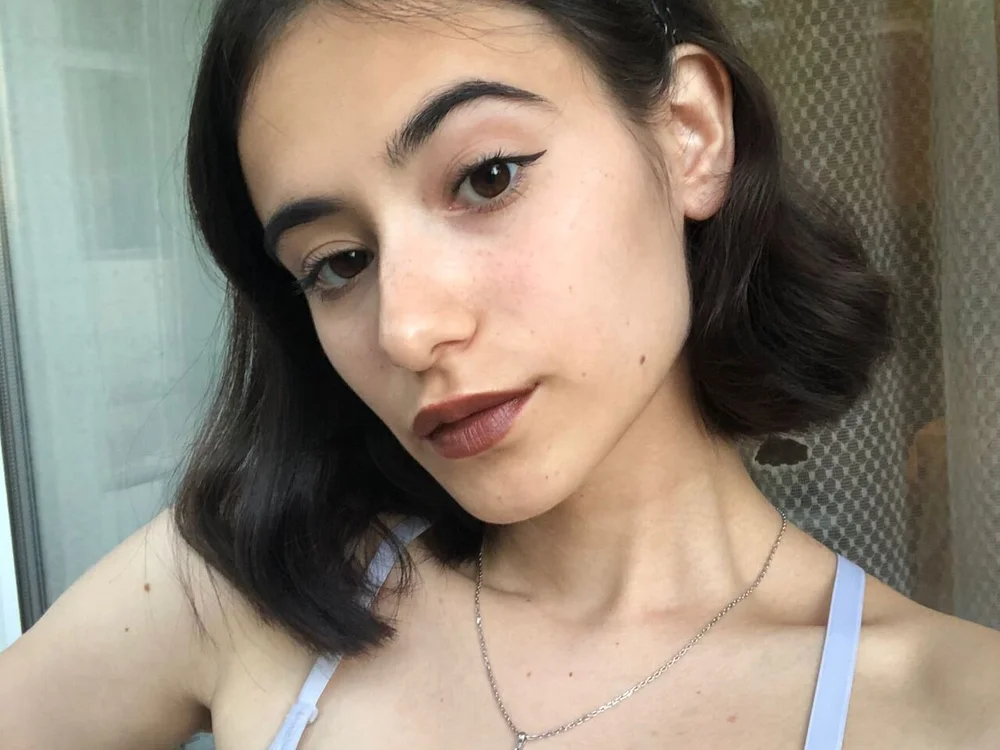 Layla_Fire's Offline Chat Room