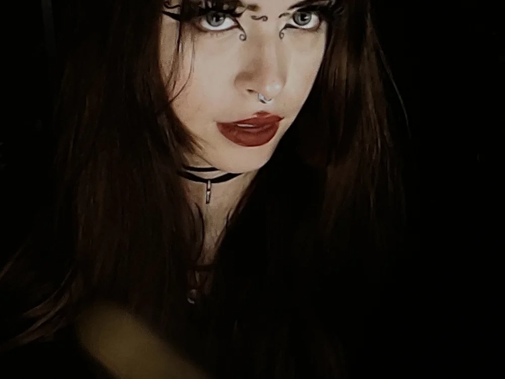 thecoven's Offline Chat Room