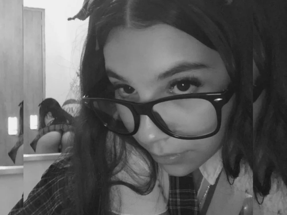 mia__lopez_ offline XXX-chatje