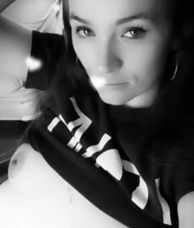 greeneyedbabe90's Offline Chat Room