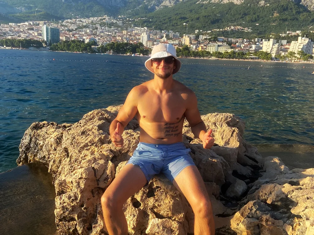 Nika_Leo offline chatrum