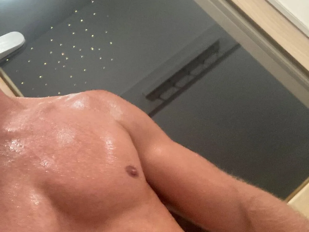 Horny_Fitness_Guy Offline XXX-Chat