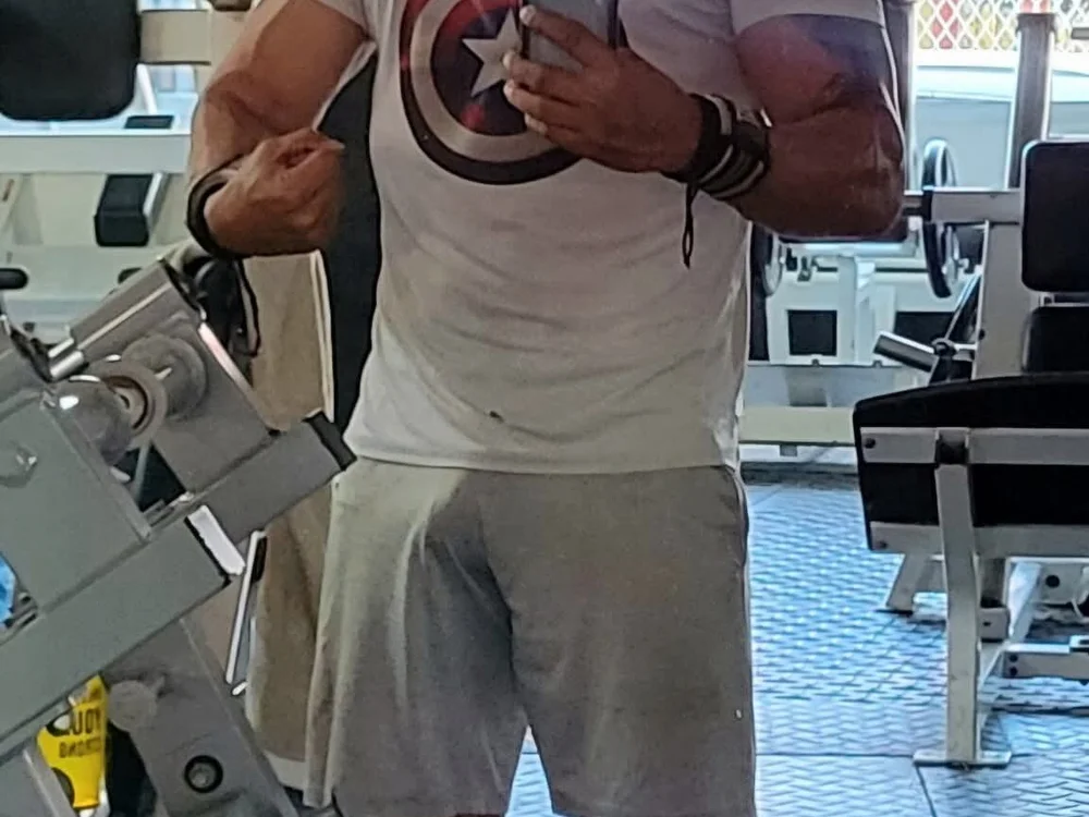 ห้องแชทออฟไลน์ของ Robert_MuscleDad88