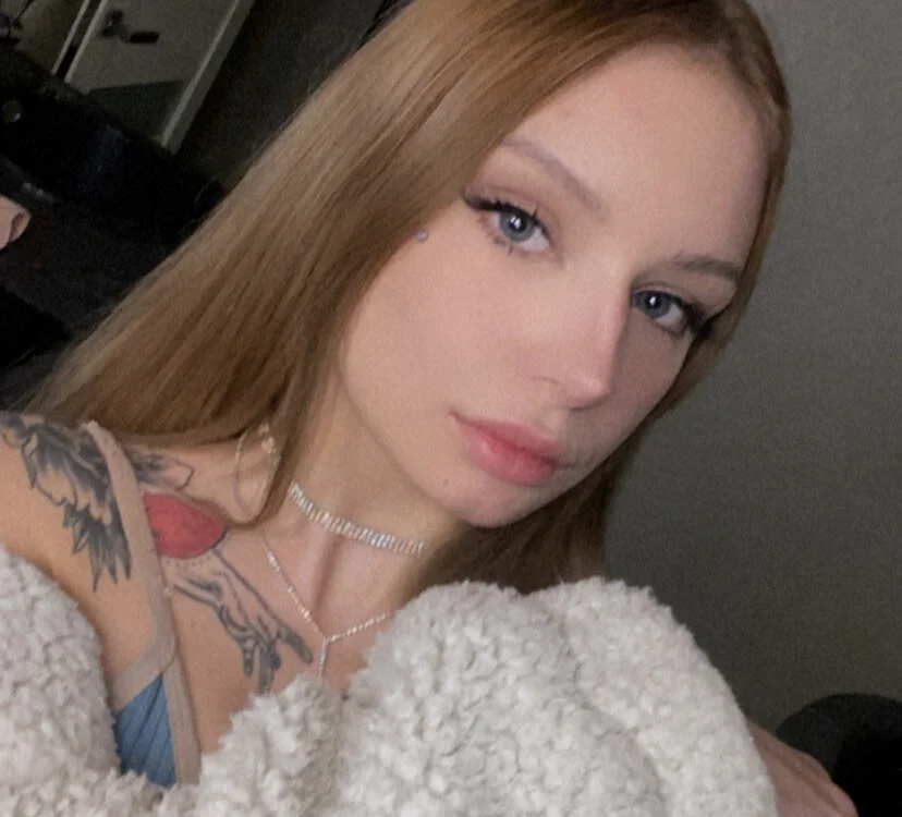 lele_alyaska's Offline Chat Room