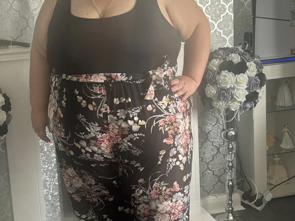 Offline XXX chat Miss_CurvyCharmaine