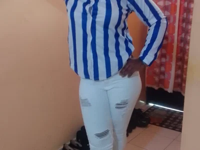 ebony_curvedass profile