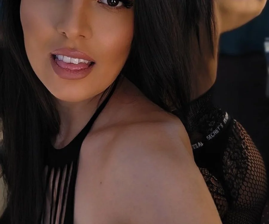 AntoniaHarper: офлайн-секс-чат