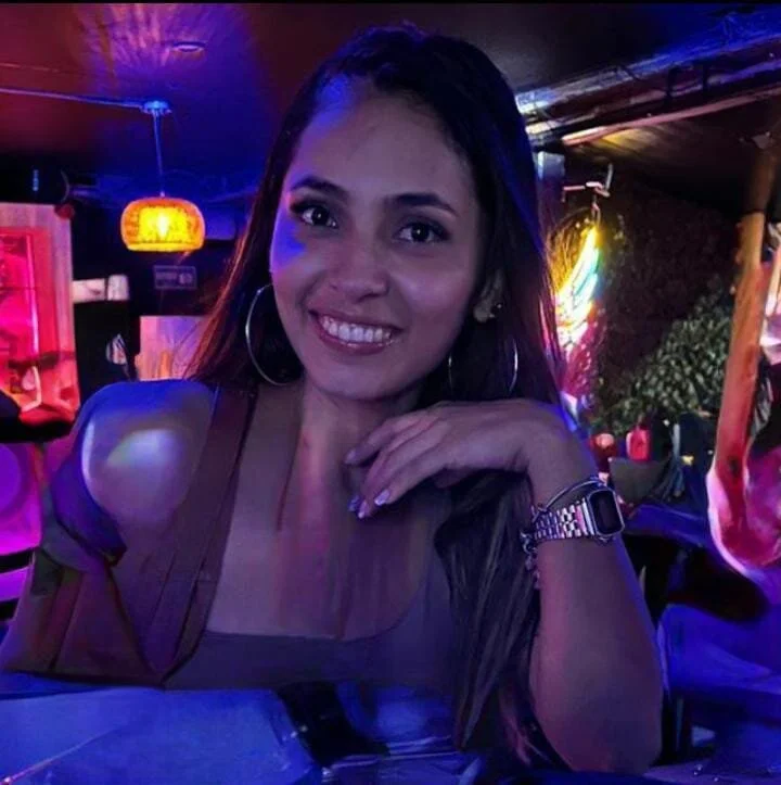 sofia_playful's Offline Chat Room