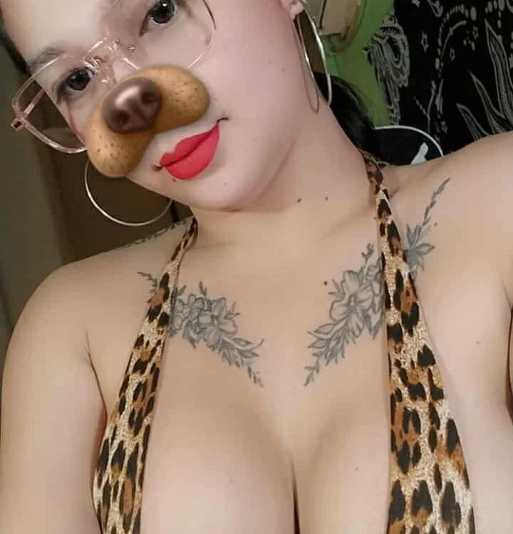 Queen_NASTY098's Offline Chat Room