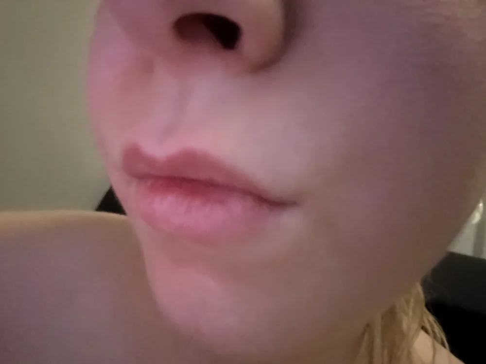 Bianka23's Offline Chat Room