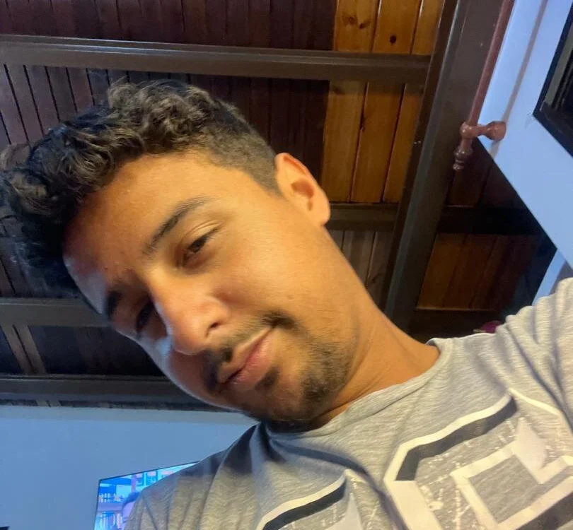 axelmoreno122's Offline Chat Room