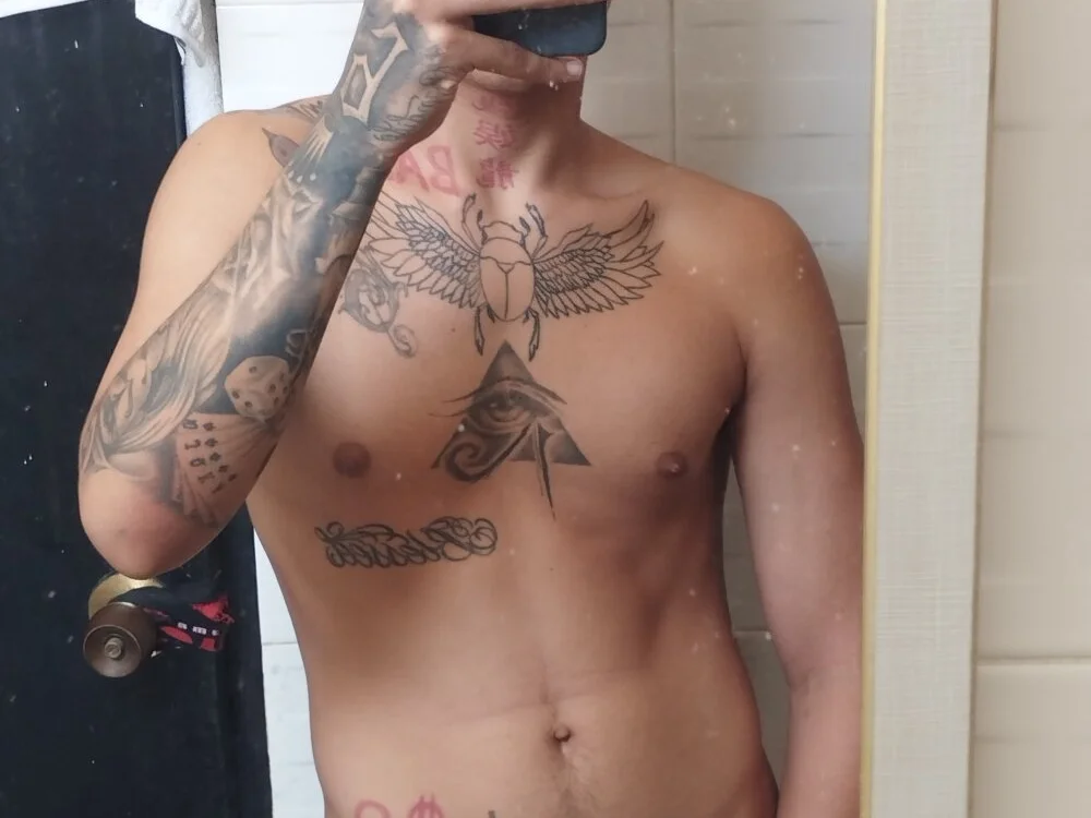 Clyde019 Chat XXX offline