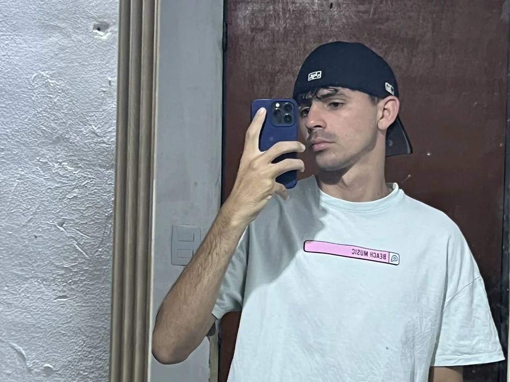 latin_fer's Offline XXX Chat