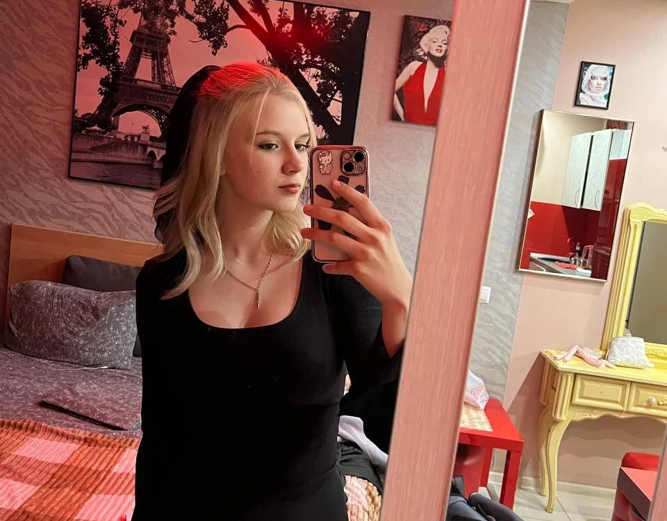 YancyTarlet Adlı Modelin Çevrimdışı XXX Sohbeti