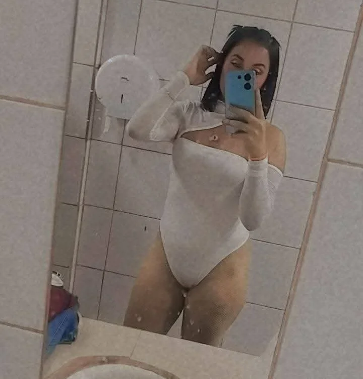 pamela000's most recent online preview