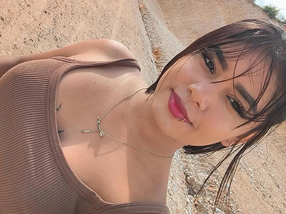 andromeda_mml Chat XXX offline