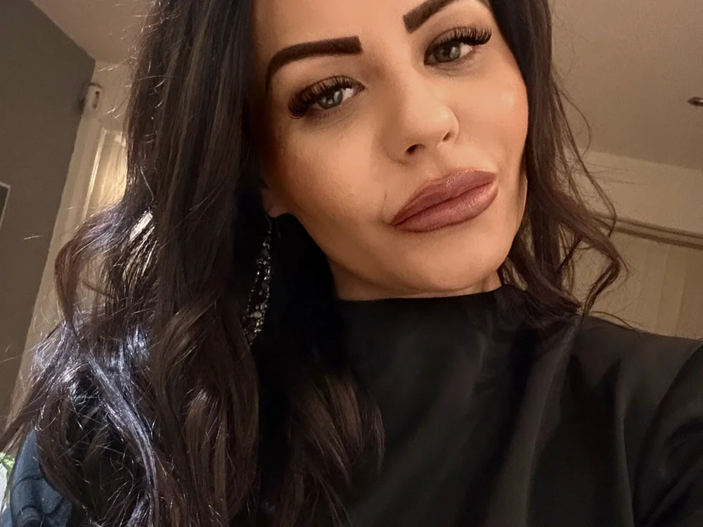 IsabelaXO's Offline Chat Room