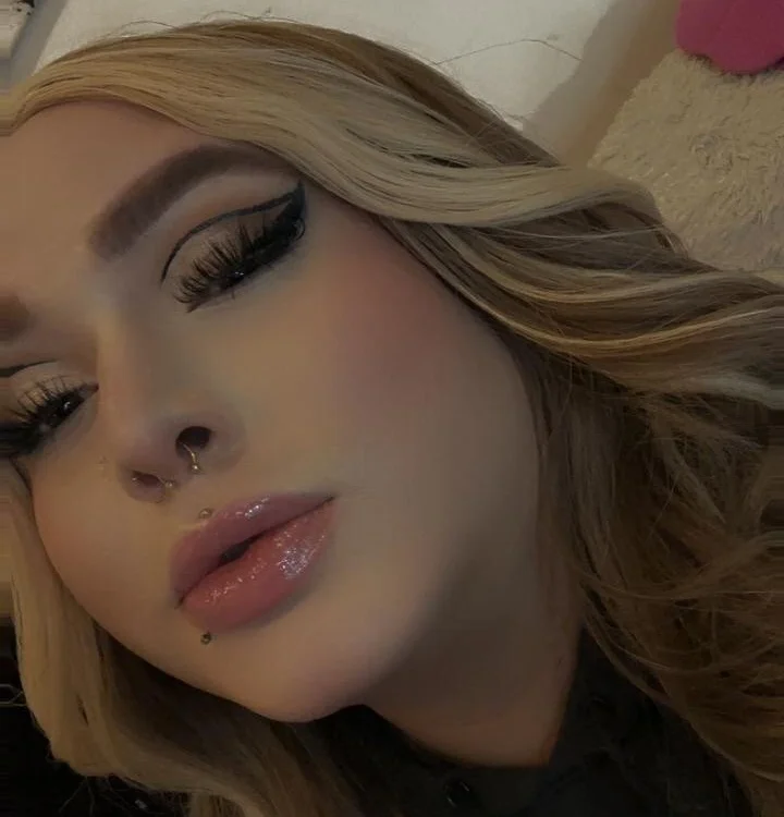 AlissonSalvatore22 Offline XXX-Chat