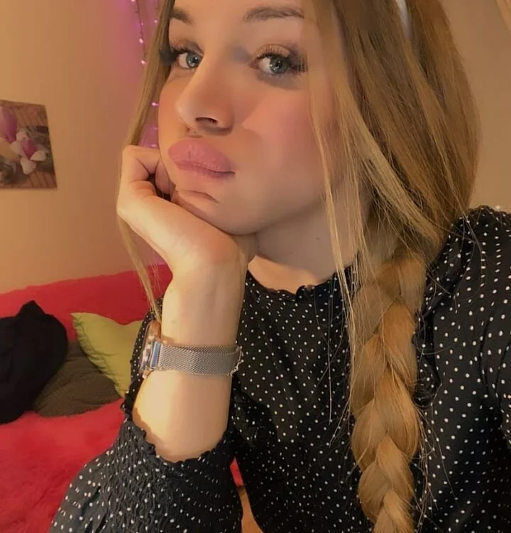 alis_moan17's Offline XXX Chat