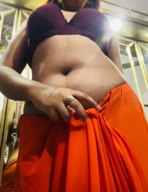 HotMilky1's Offline XXX Chat