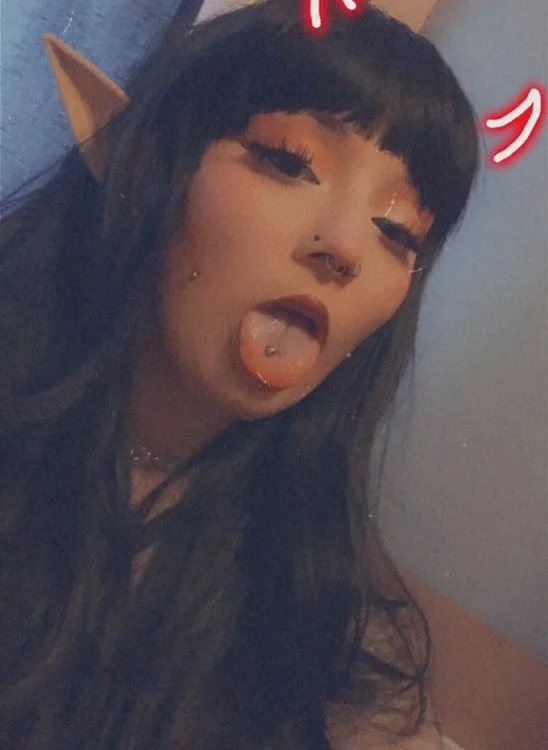 pixielfbitch's Offline Chat Room