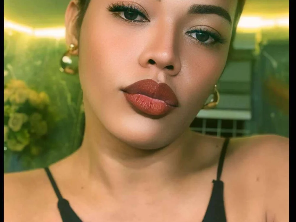 BettinaBrown 离线XXX聊天